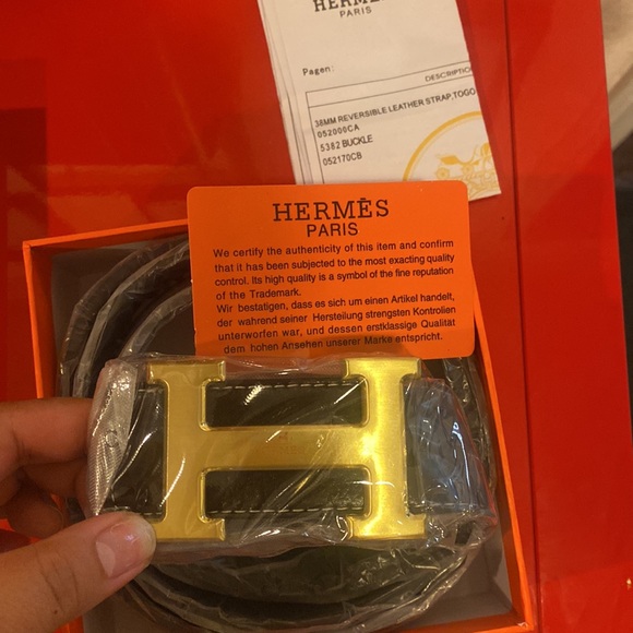 38MM Reversible leather strap, Togo Calfskin, Hermes “H” Buckle - Picture 3 of 4